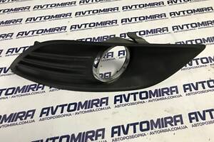 Рамка протитуманок права Ford Focus 2 2008-2010 8M51R19952AE