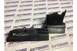 Дефлектор радіатора правий Ford Mondeo 4 2007-2014 6M218310AD