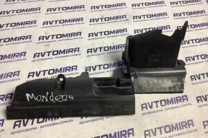 Дефлектор радіатора правий Ford Mondeo 4 2007-2014 6M218310AD