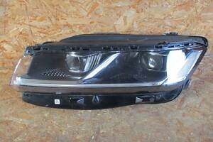 ФОРМА ПЕРЕДНЯ ЛІВА VW TOUAREG III 760 FULL LED 18-