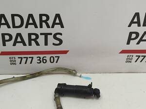 Форсунка омывателя фары передней правой (сломан кронштейн) для Audi Q7 2009-2015 (4L restyle) (4L0955102)