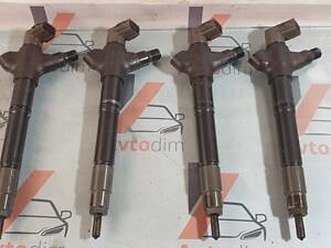 Форсунка топливная 2.0 d 2367029115 Toyota RAV-4 2013