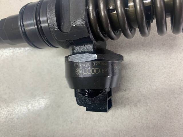 Насос форсунки для Skoda SuperB 2.0 TDI 2008-2010 - Фото 2