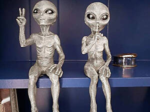 Фигурки инопланетян RESTEQ 2 шт по 15 см — декоративные статуэтки в стиле Sci-fi для интерьера дома, офиса или