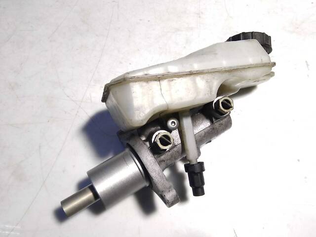 Главный тормозной цилиндр 2 выхода 1679119 Ford Kuga 08-13 - Фото 1