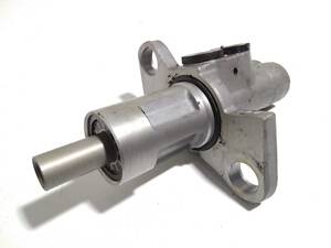 Главный тормозной цилиндр 2 выхода 8K0611021A AUDI Q5 08-16, A4 07-15, A5 07-16