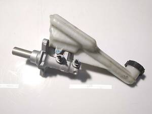 Главный тормозной цилиндр 2 выхода DG9Z2140A FORD Fusion 13-20, Mondeo V 13-20