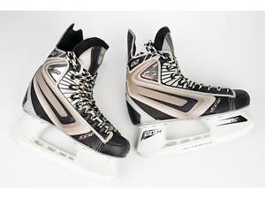 Хоккейные коньки CCM Vector 02 профессиональные коньки 37 размер.