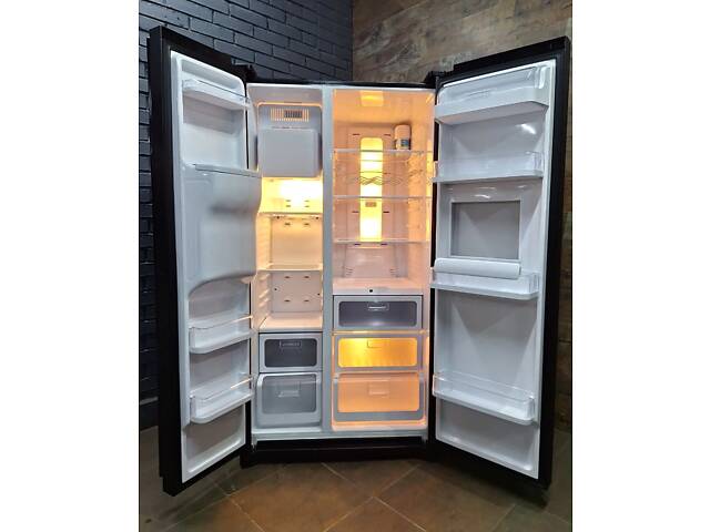 Холодильник Side-by-Side Samsung RSH1KLBG NoFrost б/у состояние нового, имеет большой объем, комфортный комплект. - Фото 2