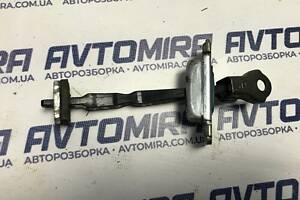 Обмежувач дверей задній лівий Hyundai i30 2007-2012 794802L000