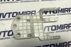 Кронштейн замка задней правой дверки Hyundai i30 HB 2007-2012 834962R000