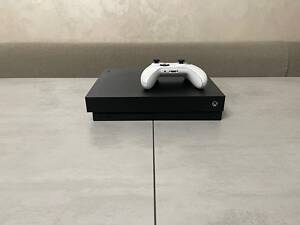 Ігрова приставка Microsoft Xbox One X, Model 1787, 4K, 1TB + джойстик