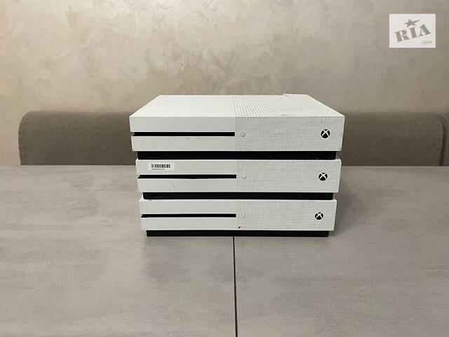 Ігрові приставка Microsoft Xbox One S, Model 1681, не робочі, на деталі чи ремонт