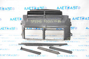 Жалюзи дефлектор радиатора в сборе Ford Focus mk3 15-18 2.0 рест, надломы, отсутствует часть