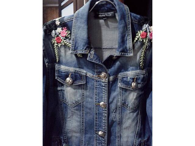 Женская джинсовая куртка - Фото 1