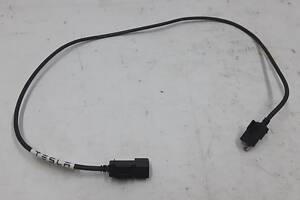 Кабель USB монитора поврежден Tesla model S, model S REST 1004815-08-B