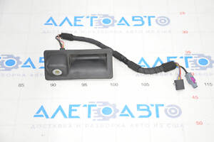 Камера заднього виду з ручкою та кнопкою відкривання багажника VW Passat b8 16-19 USA зламана клямка