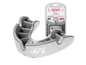 Капа OPRO Silver UFC дитяча (вік до 10) White/Silver (ufc.102515003)