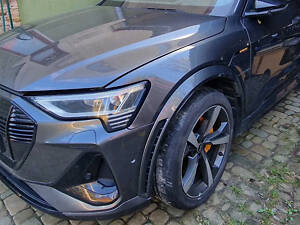 Капот Audi E-tron LZ7S