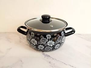 Кастрюля эмалированная Gusto Лепестки ночи GT-T-122-LN 22 см 5.1 л черная