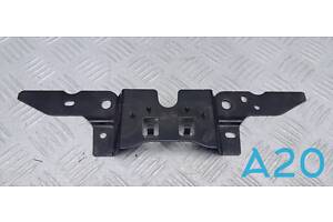 KB7W52150 - Б/У Кронштейн замка капота на MAZDA CX-5 (KF) 2.5