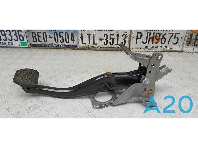 KD3143300C - Б/У Педаль тормоза на MAZDA CX-5 (KF) 2.5