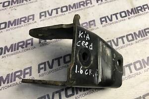 Кронштейн МКПП Kia Ceed 2006-2012 4317523310