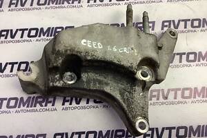 Кронштейн двигателя Kia Ceed I 1.6 CRDI 2006-2012 216702A101