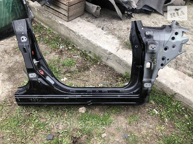 KL0312 KL0312 центральная стойка с порогом перед R по стакану Mazda CX7 06-12 PK