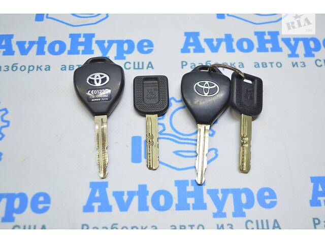 Ключ Toyota Camry v50 12-14 европа 3 кнопки 89070-33B40