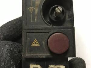 Кнопка аварийного сигнала Mazda 323