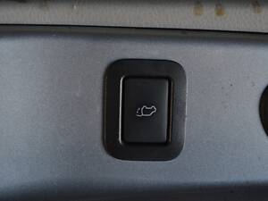 Кнопка открытия двери багажника Toyota Highlander 14-