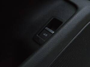Кнопка открытия крышки багажника Audi A4 B9 17- 4M0-959-831-A-5PR