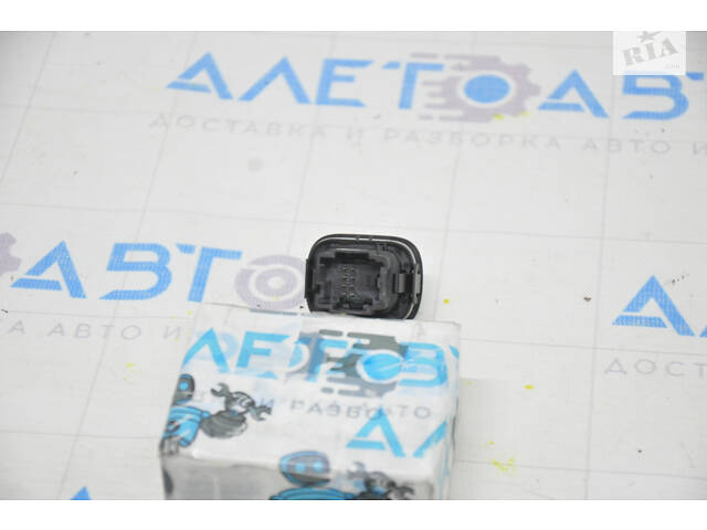 Кнопка открытия лючка бензобака Chevrolet Volt 16-: Кнопка бензобака в ...