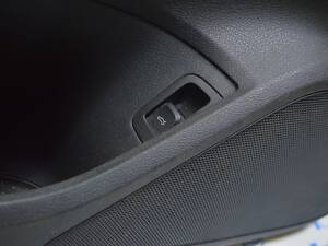 Кнопка открывания крышки багажника Audi A3 8V 15-19 черная 8V0-959-831 8V0-959-831