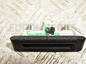 Кнопка открывания крышки багажника наружная Skoda Superb 2008-2015 3T0827566C 353984