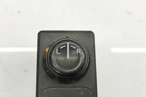 Кнопка регулювання дзеркала Nissan Navara D22 1997--...