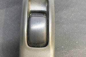 Кнопка стеклоподъемника задняя левая Mitsubishi Pajero Sport C8D-D161M
