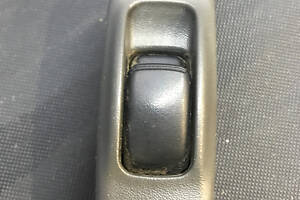 Кнопка стеклоподъемника задняя правая Mitsubishi Pajero Sport C8D-D162M