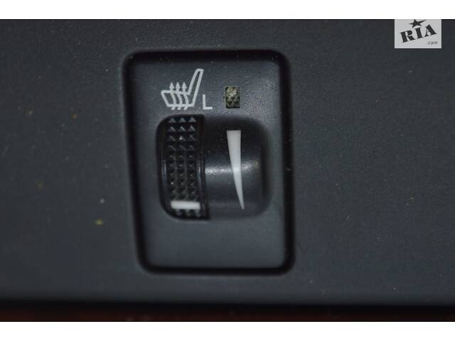 Кнопка керування підігрівом пасажирського сидіння Toyota Camry v50 12-14 usa\euro 84751-0T020