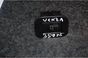Кнопка відкриття багажника внутрішня TOYOTA VENZA 09-16 84930-08010