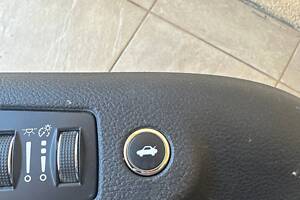 Кнопка открывания багажника Chrysler 200 15-17 68164246AA