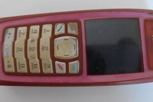 Кнопочный мобильный телефон NOKIA 3100.