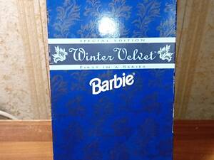 Колекційна Лялька Барбі Barbie 1995 Avon Winter Velvet Барбіе Doll 15571 НОВА Невідкривана з США