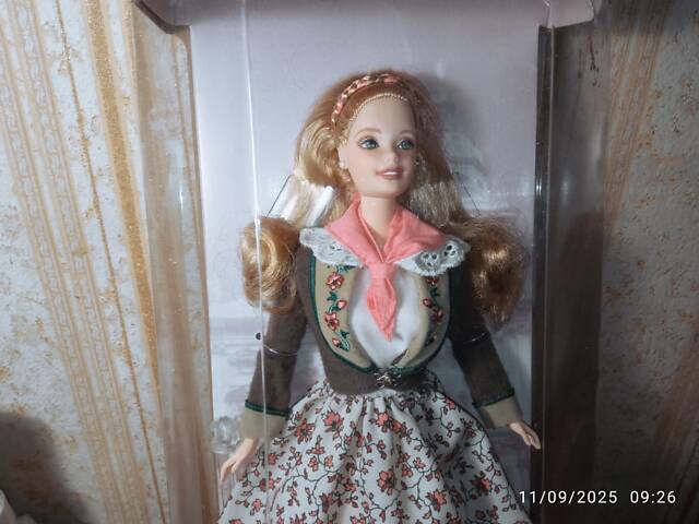 Колекційна Лялька Барбі 1999 Austrian Barbie Collector Edition - 21553 Колекція 'Dolls of the World' НОВА з США - Фото 10