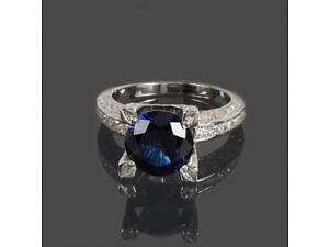 Кільце з родієваного срібла з корундом та фіанітами 16.5 SK-0067