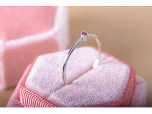 Кільце з родієваного срібла з рубіном 15.5 SK-0006