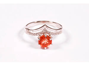 Кільце з родієваного срібла з сонячним каменем 22 SK-0069