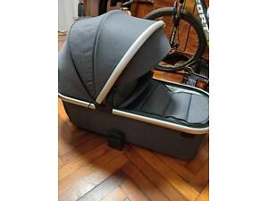 Коляска Carello