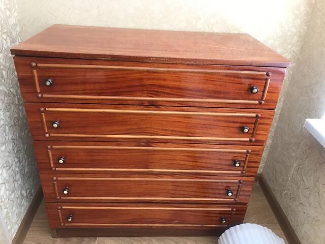 Комод б/в коричневого кольору. - Фото 1